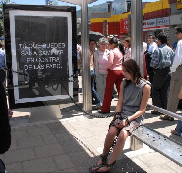 Pontos de ônibus mais que criativos, propagandas que fazem sucesso em vários lugares do mundo em seus ponto de ônibus (36)