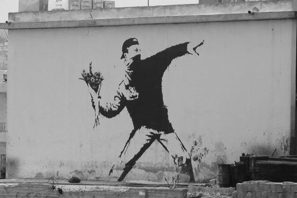 Banksy e sua arte urbana que é a polêmica do mundo moderno (15)