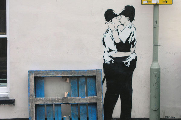 Banksy e sua arte urbana que é a polêmica do mundo moderno (4)