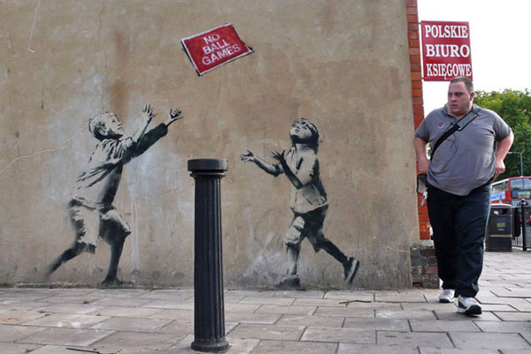 Banksy e sua arte urbana que é a polêmica do mundo moderno (13)