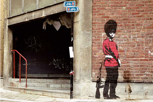 Banksy e sua arte urbana que é a polêmica do mundo moderno (12)