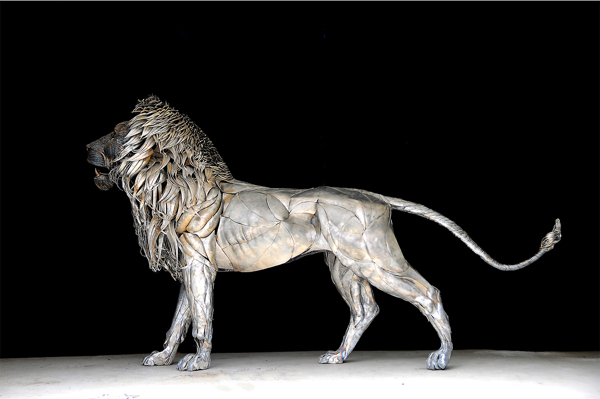 Escultura incrível de leão feita de metal (3)